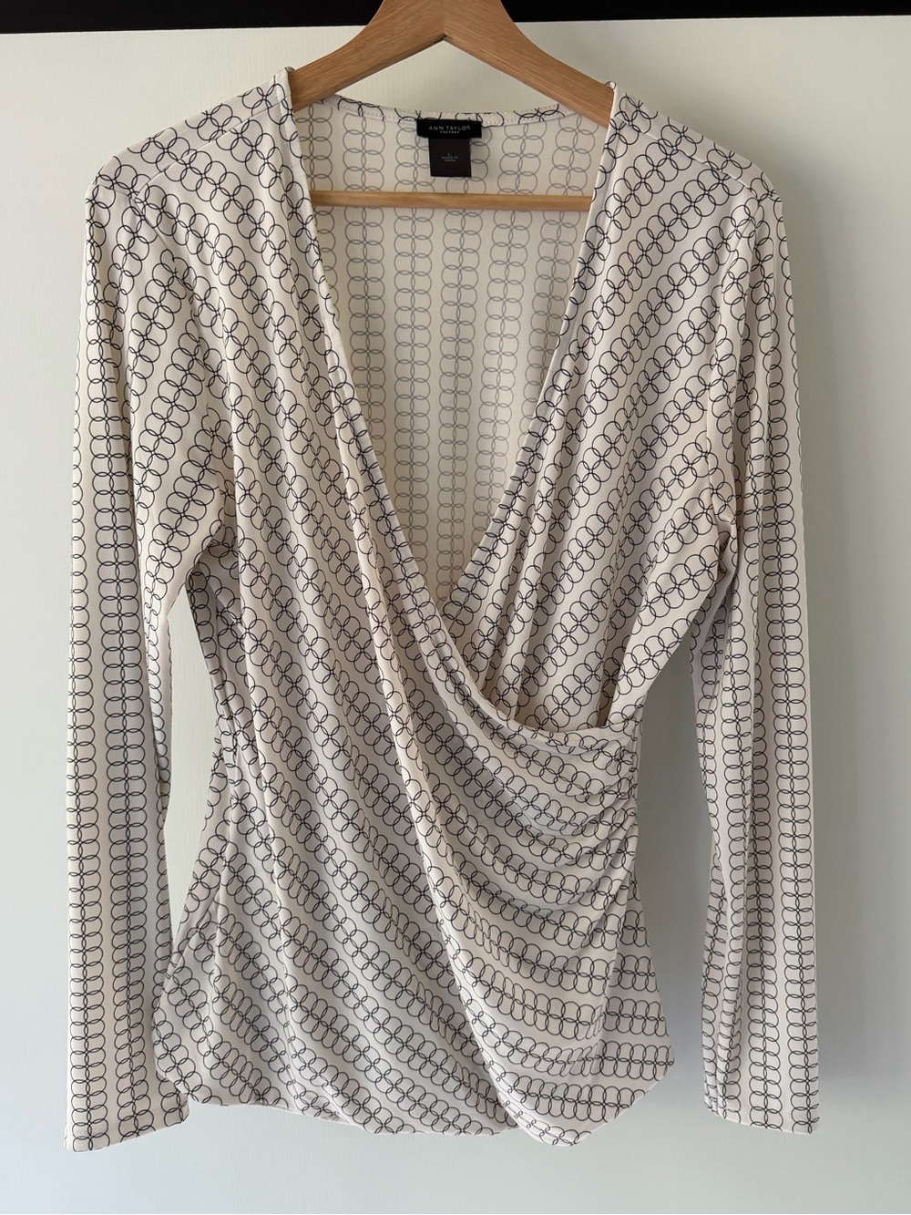 Ann Taylor Factory Ivory & Black Geometric Faux Wrap Top Size L